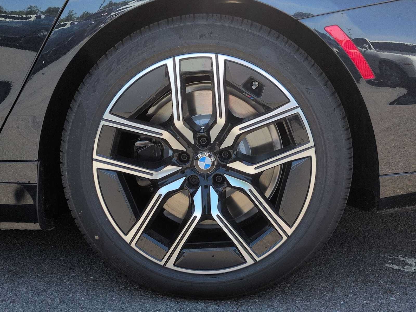 Used 2026 BMW i7 xDrive60 w/ M Sport Package RWD image 14