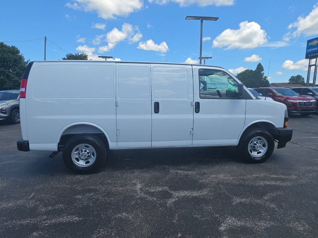 New 2026 Chevrolet Express 2500 w/ Driver Convenience Package RWD image 9