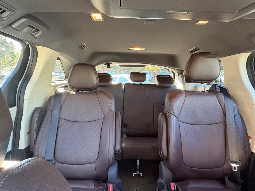 Used 2023 Toyota Sienna Platinum AWD/4WD image 14