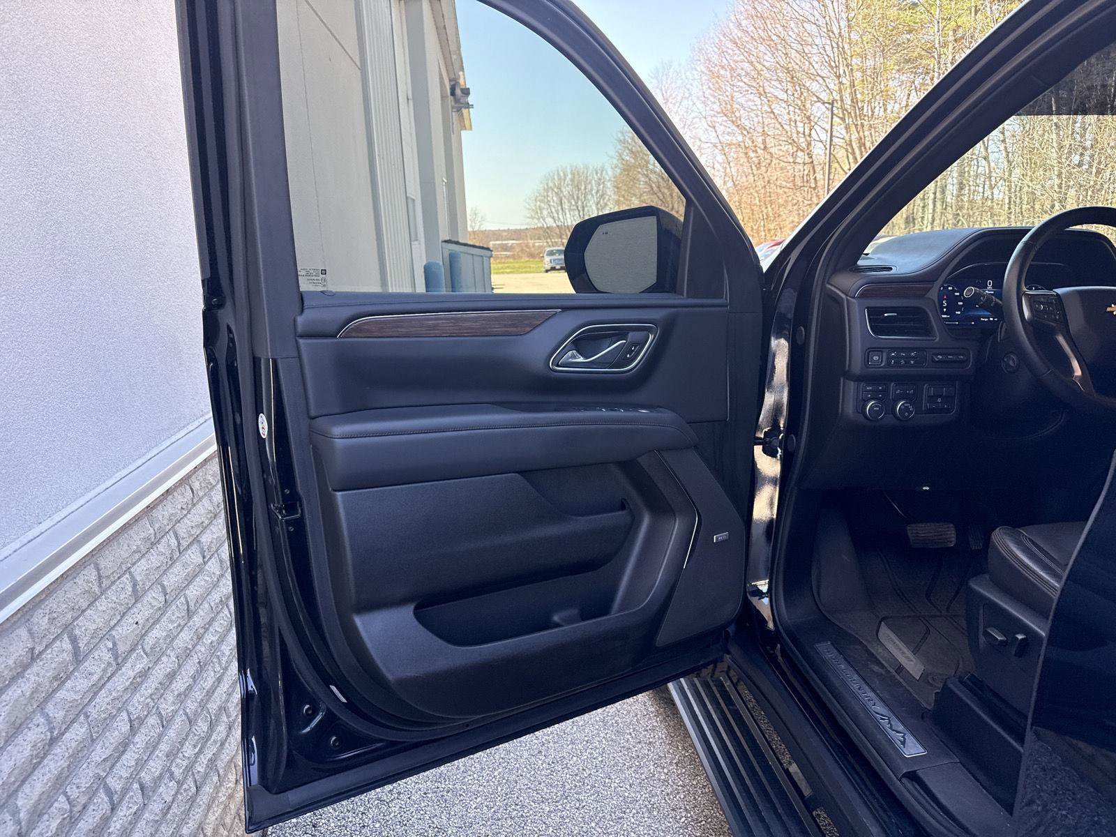 Used 2024 Chevrolet Tahoe High Country w/ Premium Package AWD/4WD image 11