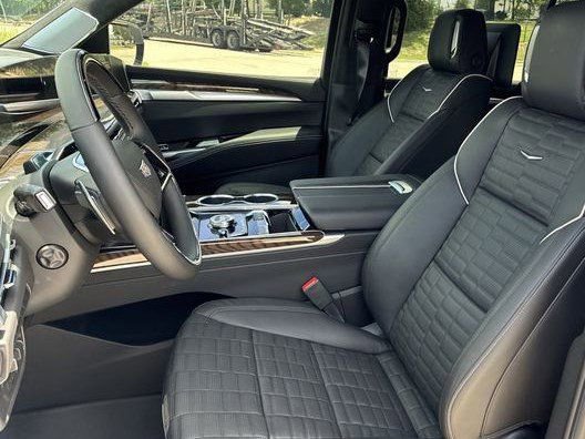 New 2026 Cadillac Escalade ESV Platinum Sport w/ LPO, ONYX Package AWD/4WD image 21