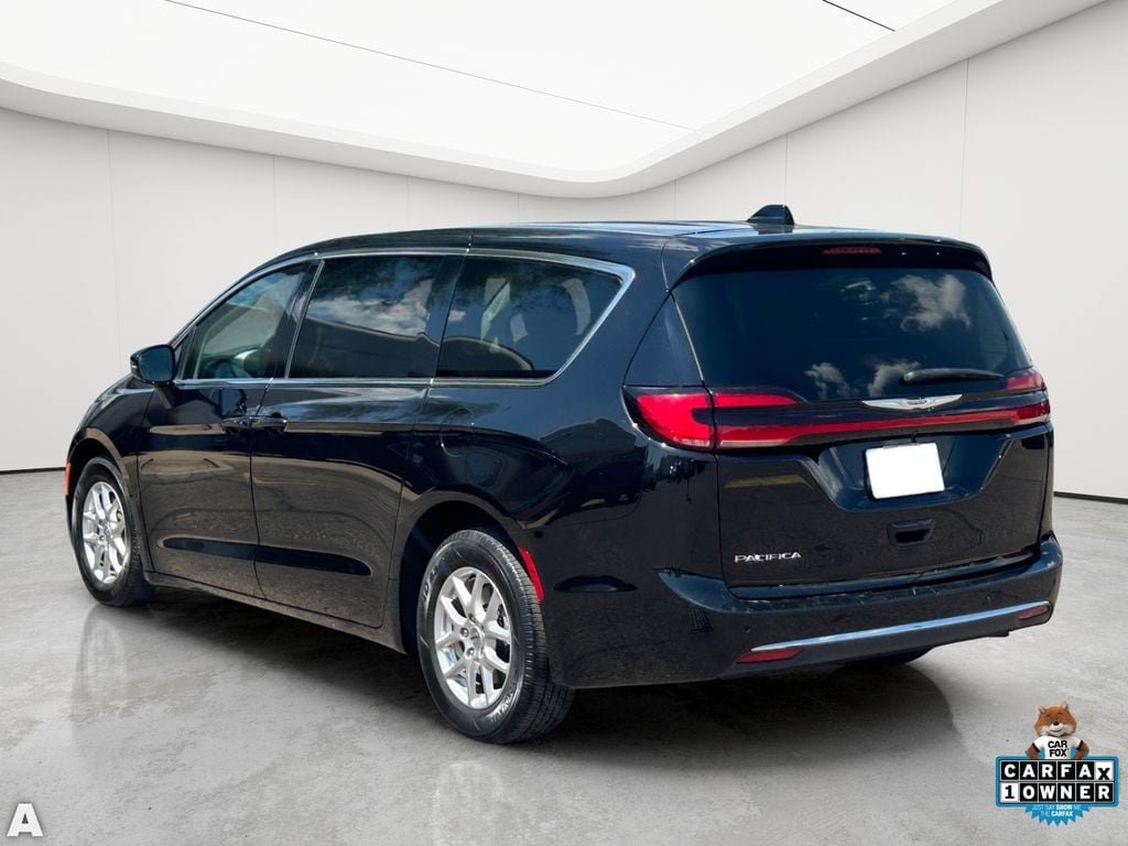 Certified 2024 Chrysler Pacifica Touring-L FWD image 4