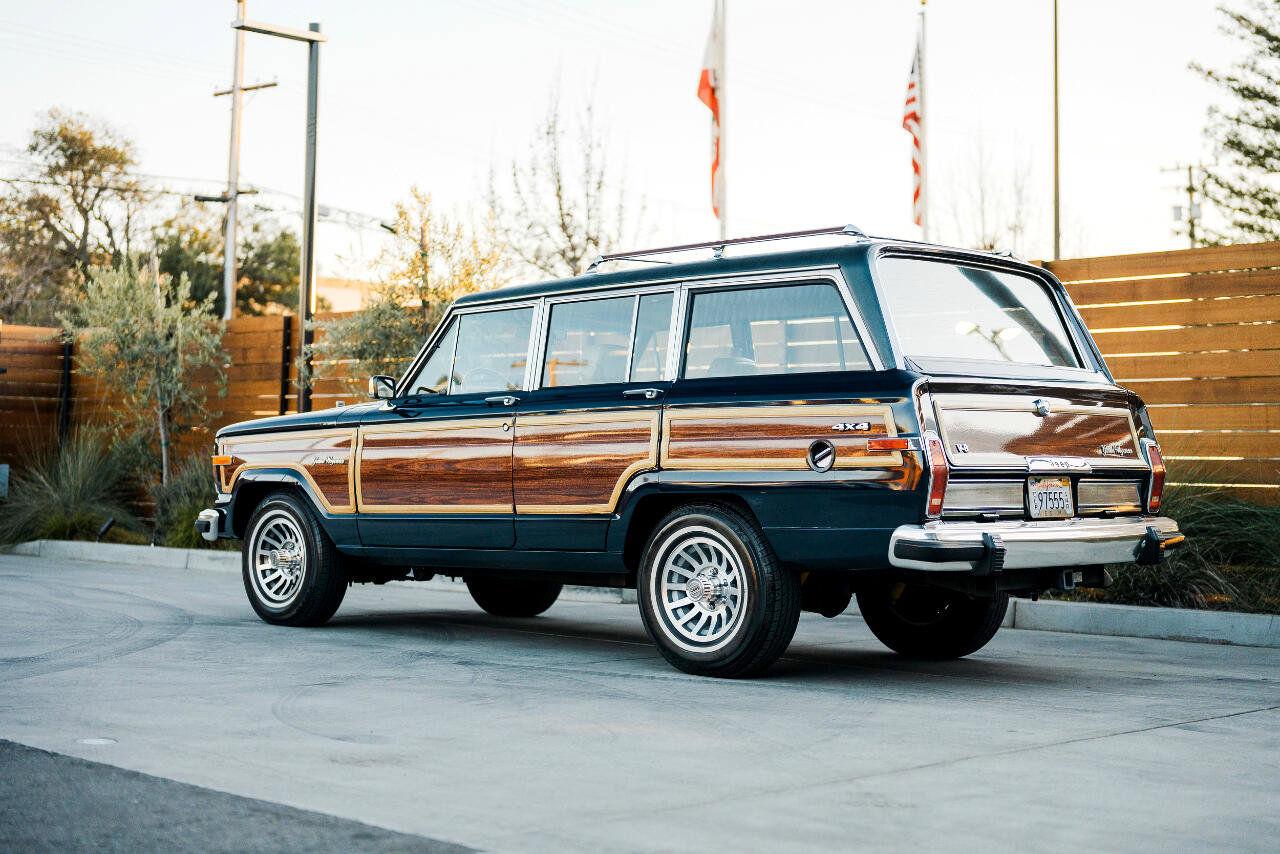 Used 1987 Jeep Grand Wagoneer image 14