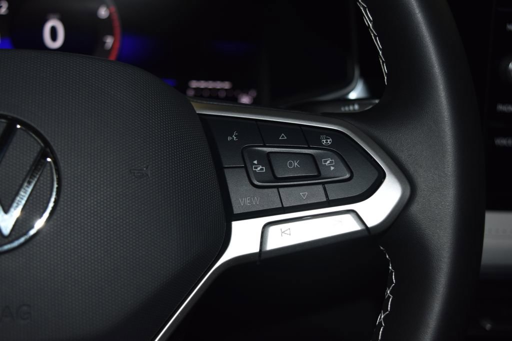 Certified 2025 Volkswagen Taos SE w/ Panoramic Sunroof Package image 8