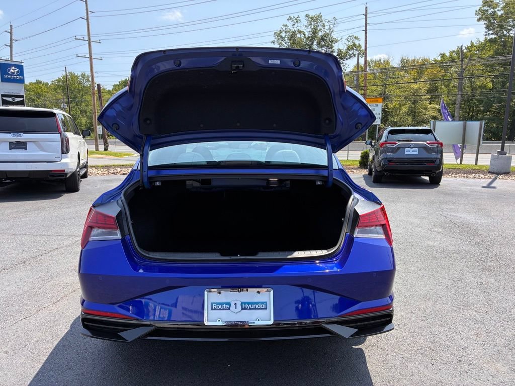 Used 2023 Hyundai Elantra Limited FWD image 9