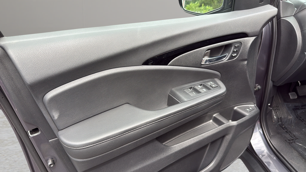 Used 2021 Honda Pilot Touring image 11