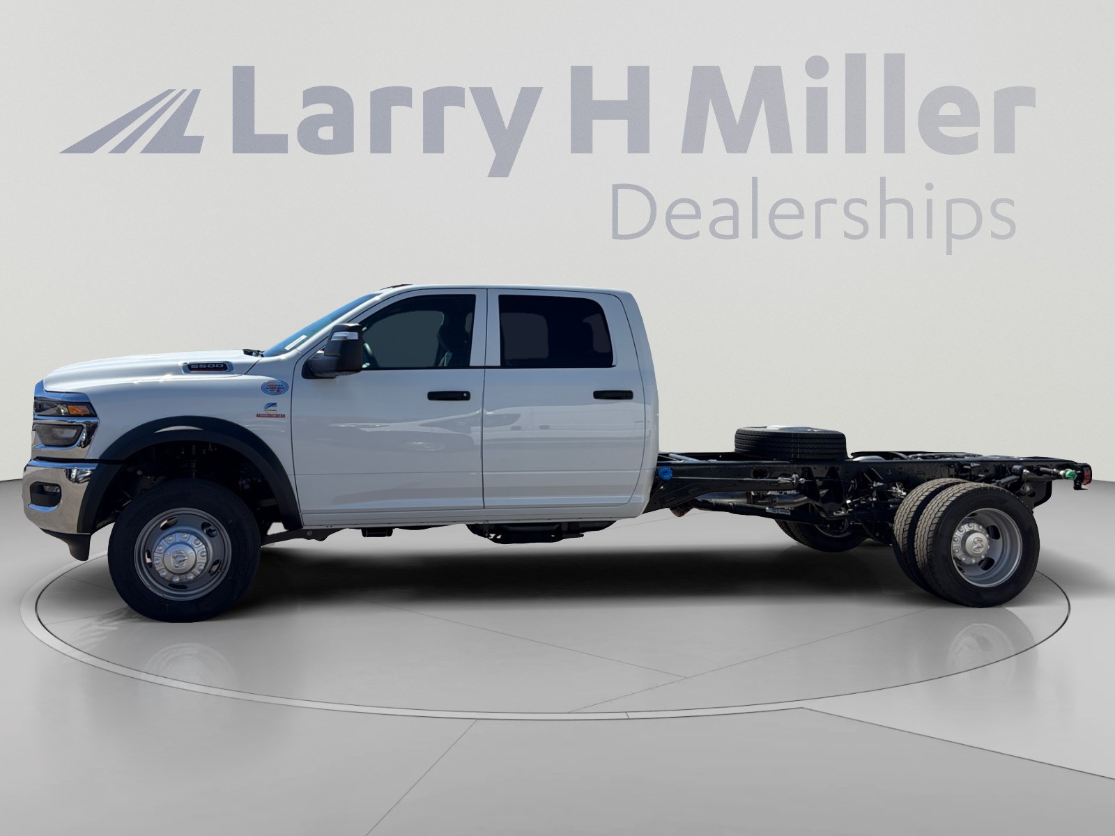 New 2027 RAM 5500 Tradesman w/ Chrome Appearance Group AWD/4WD image 2