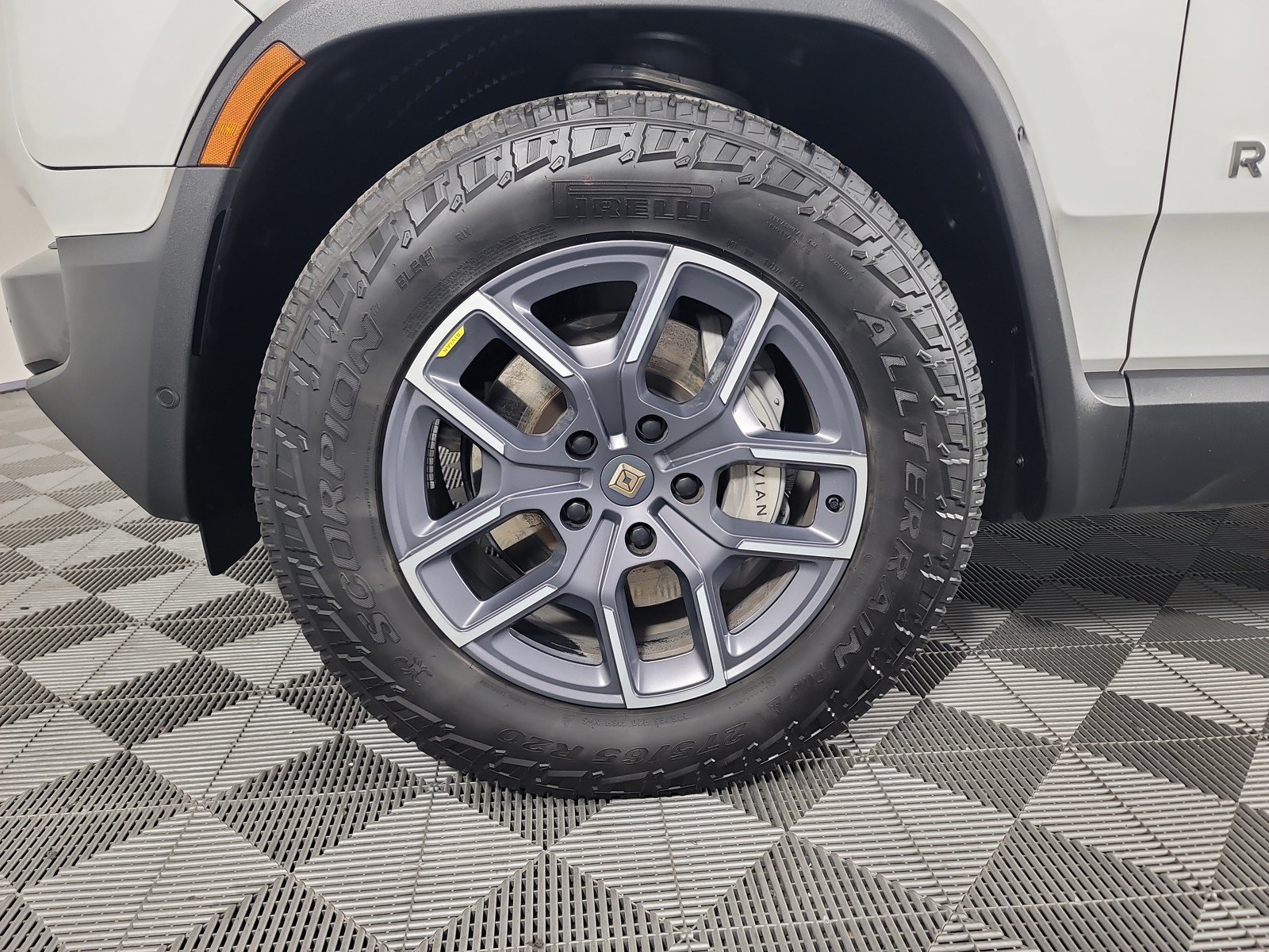 Used 2024 Rivian R1T Adventure AWD/4WD image 9