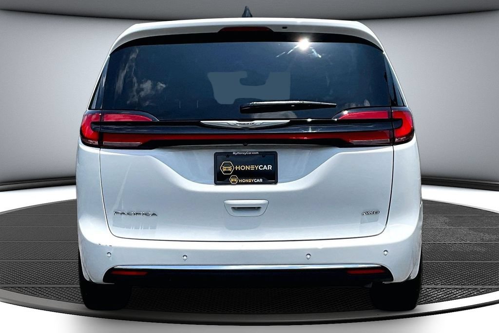 Used 2025 Chrysler Pacifica Select AWD/4WD image 5
