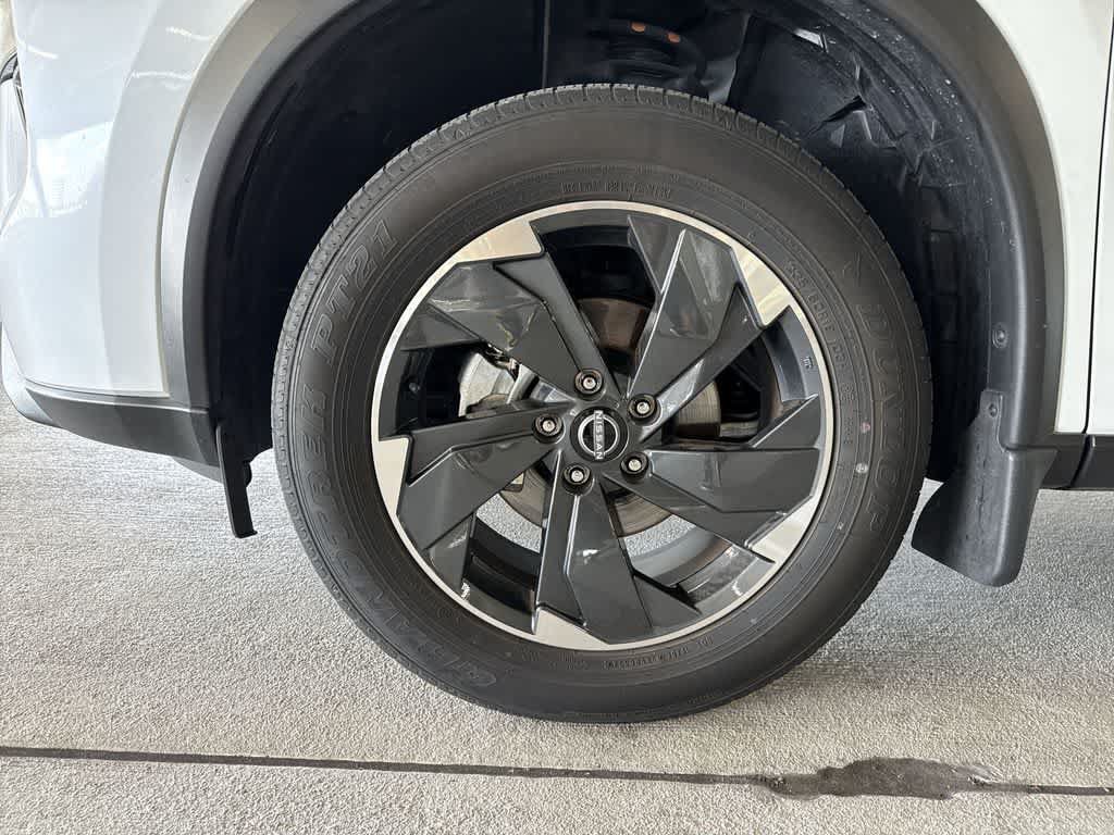 Used 2024 Nissan Rogue SV FWD image 10