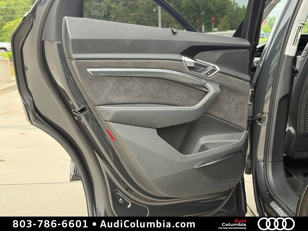 Used 2019 Audi e-tron Prestige w/ Prestige Package AWD/4WD image 23