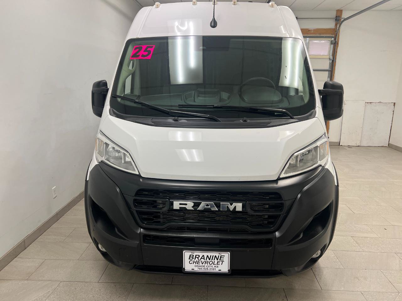 Used 2025 RAM ProMaster 2500 w/ Convenience Group FWD image 9