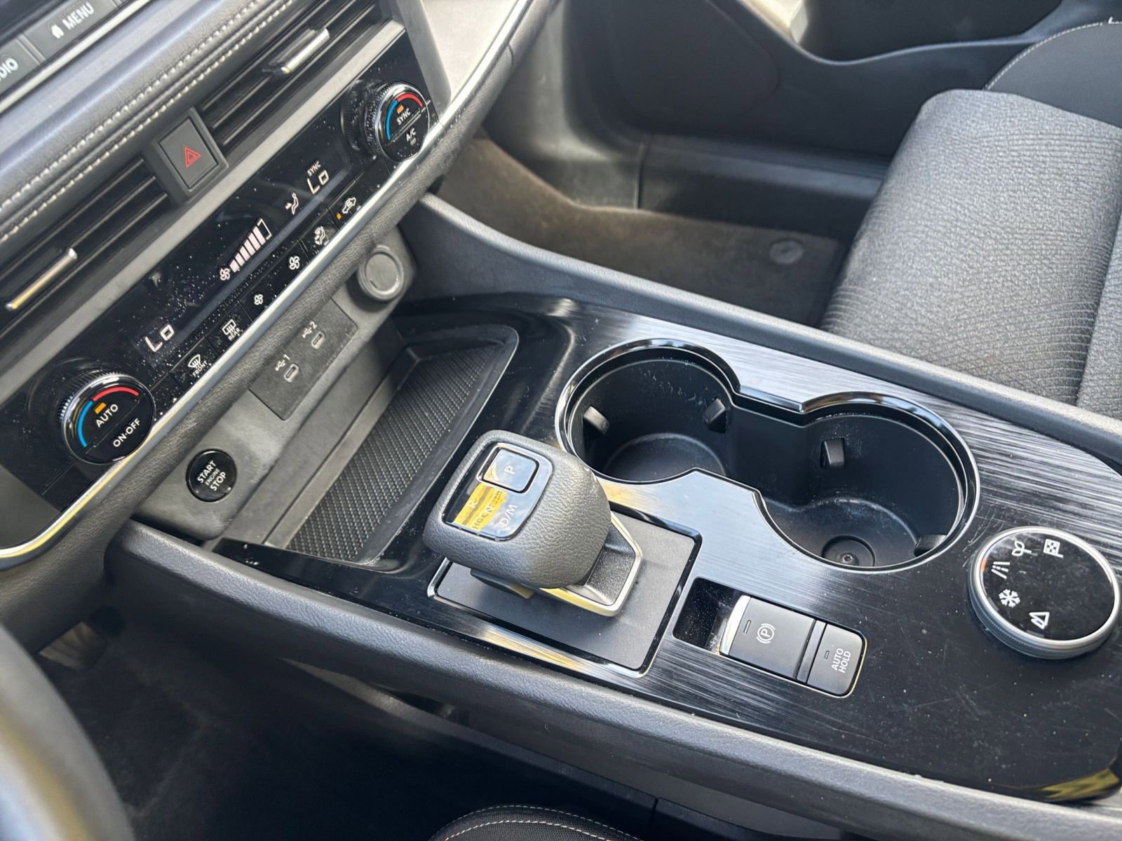 Used 2025 Nissan Rogue SV AWD/4WD image 43