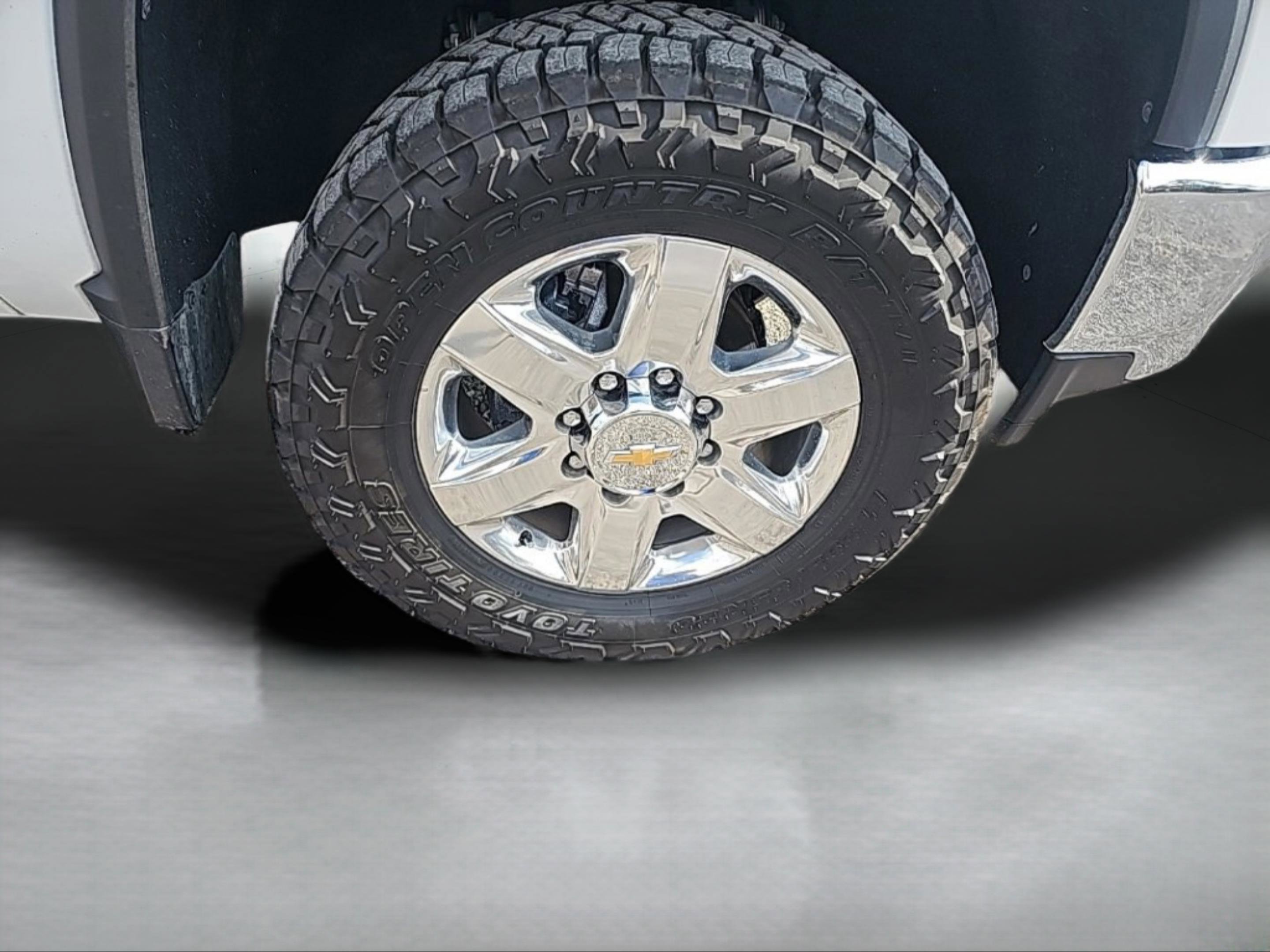 Used 2023 Chevrolet Silverado 2500 LTZ w/ LTZ Premium Package image 47