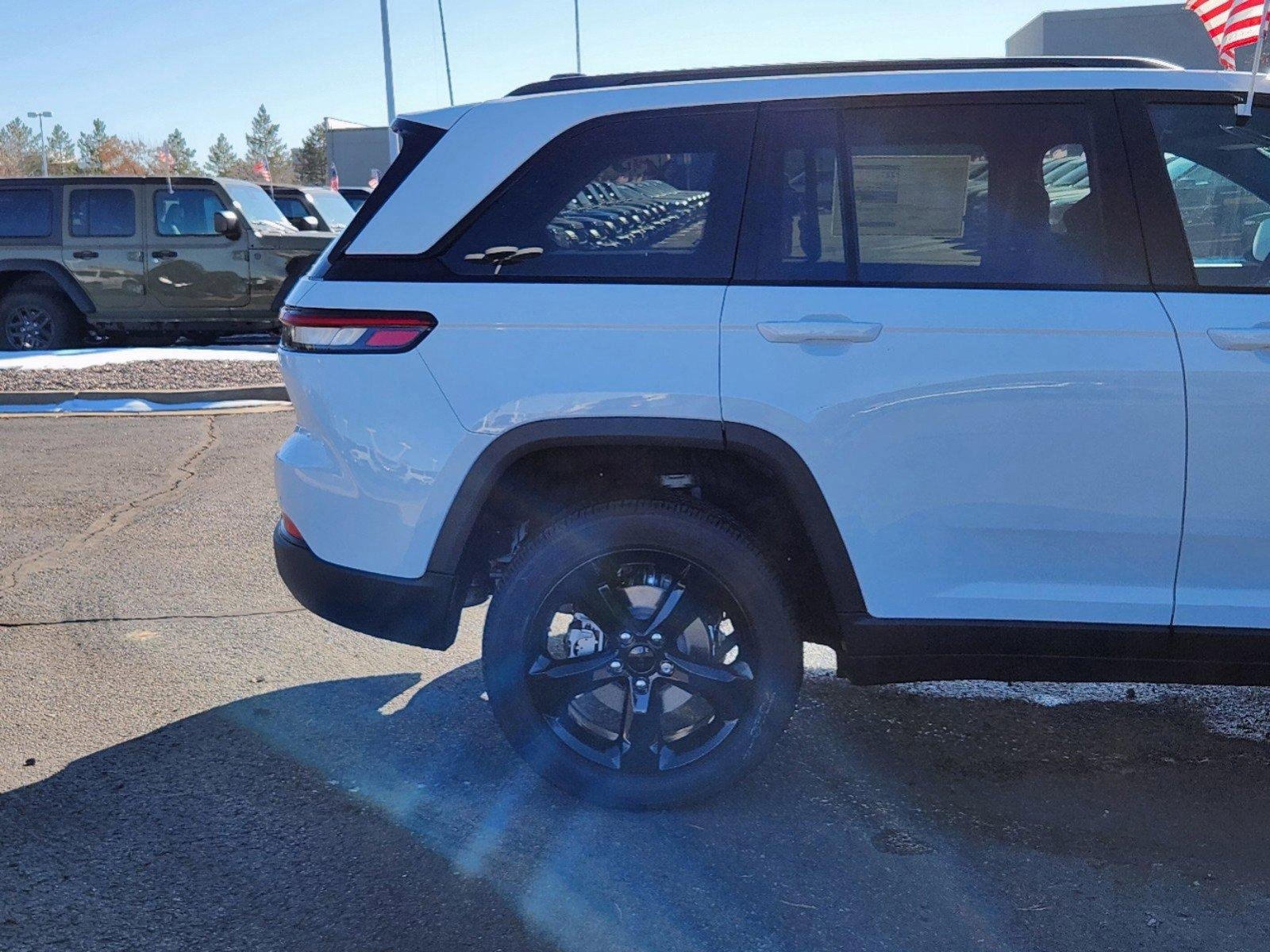 New 2025 Jeep Grand Cherokee Altitude image 36
