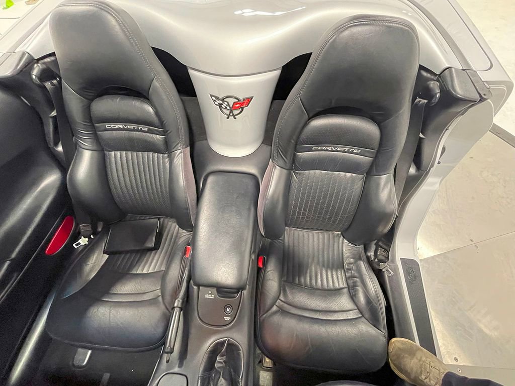 Used 2000 Chevrolet Corvette Convertible w/ Performance Handling Pkg image 50