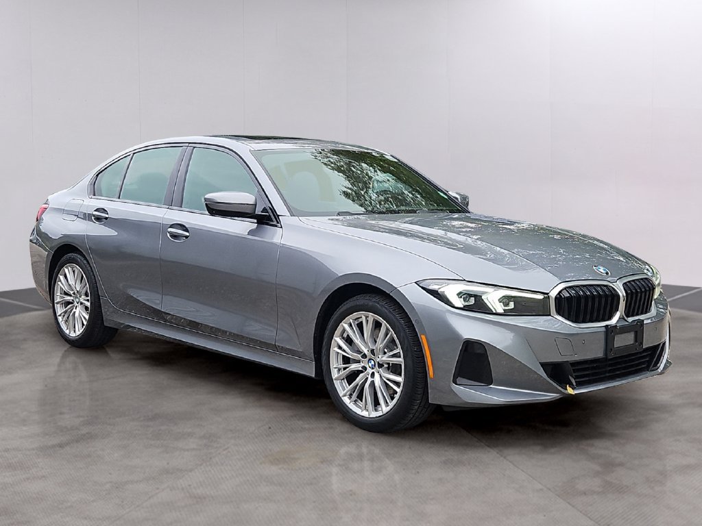 Used 2023 BMW 330i xDrive Sedan w/ Premium Package AWD/4WD image 3