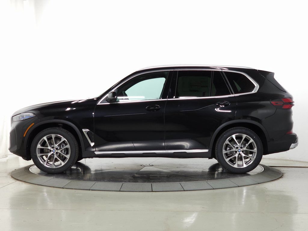 Used 2026 BMW X5 xDrive40i w/ Parking Assistance Package AWD/4WD image 4