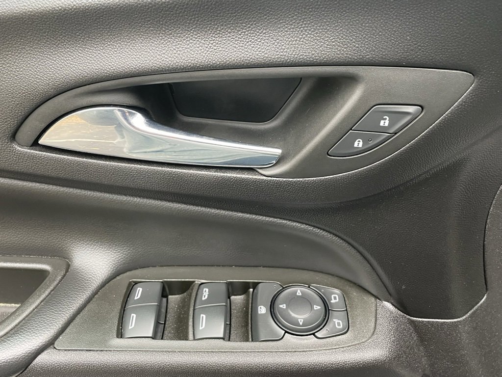 Certified 2024 Chevrolet Equinox LT w/ LPO, Floor Liner Package image 27