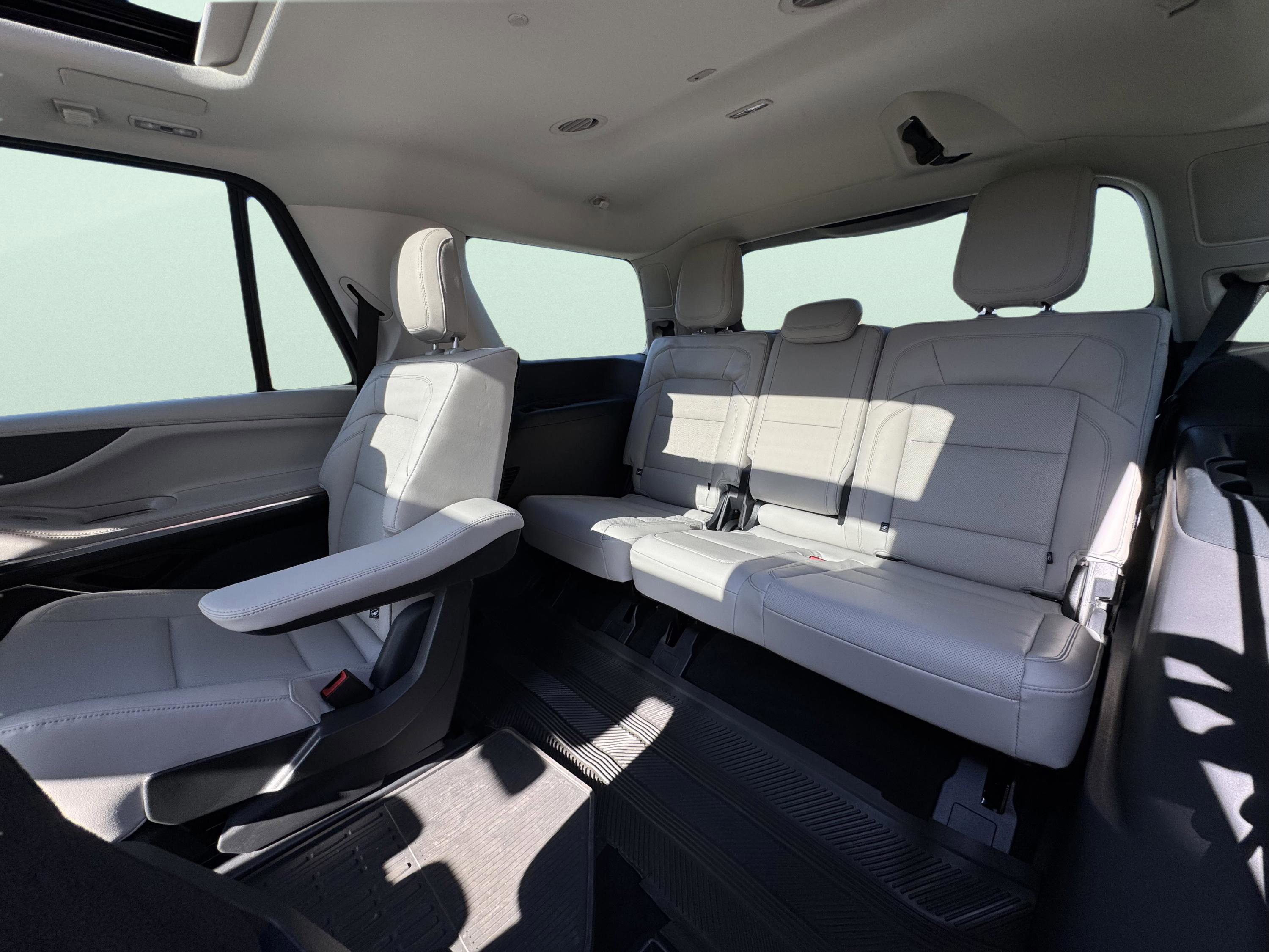 Used 2025 Lincoln Navigator Reserve AWD/4WD image 16