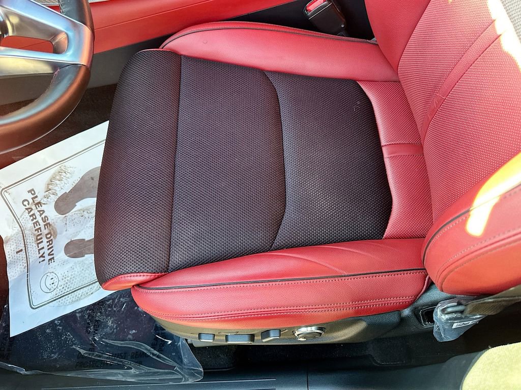 Used 2023 Genesis GV70 2.5T w/ Sport Prestige Package image 20