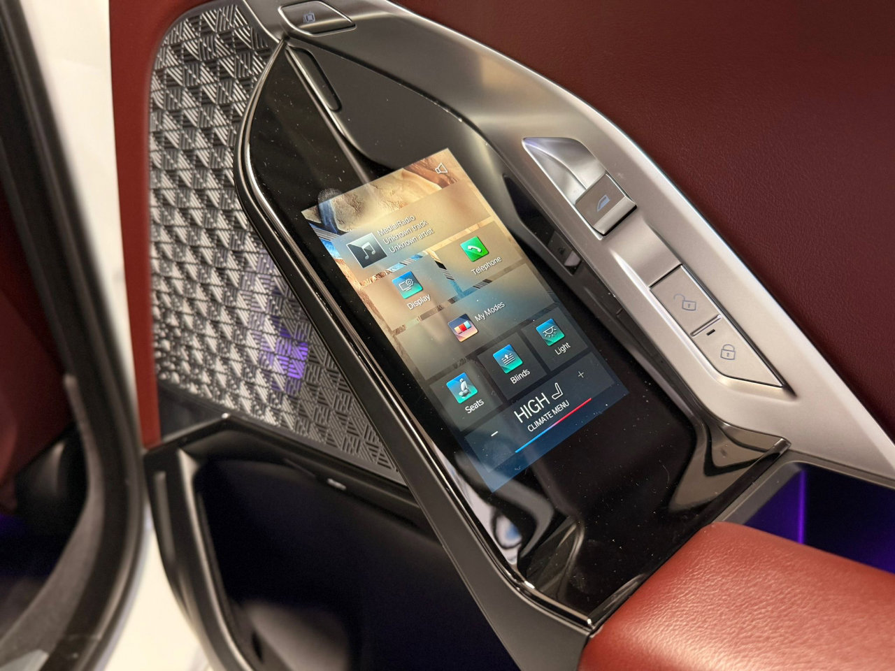 Used 2023 BMW 760i xDrive w/ Executive Package image 30