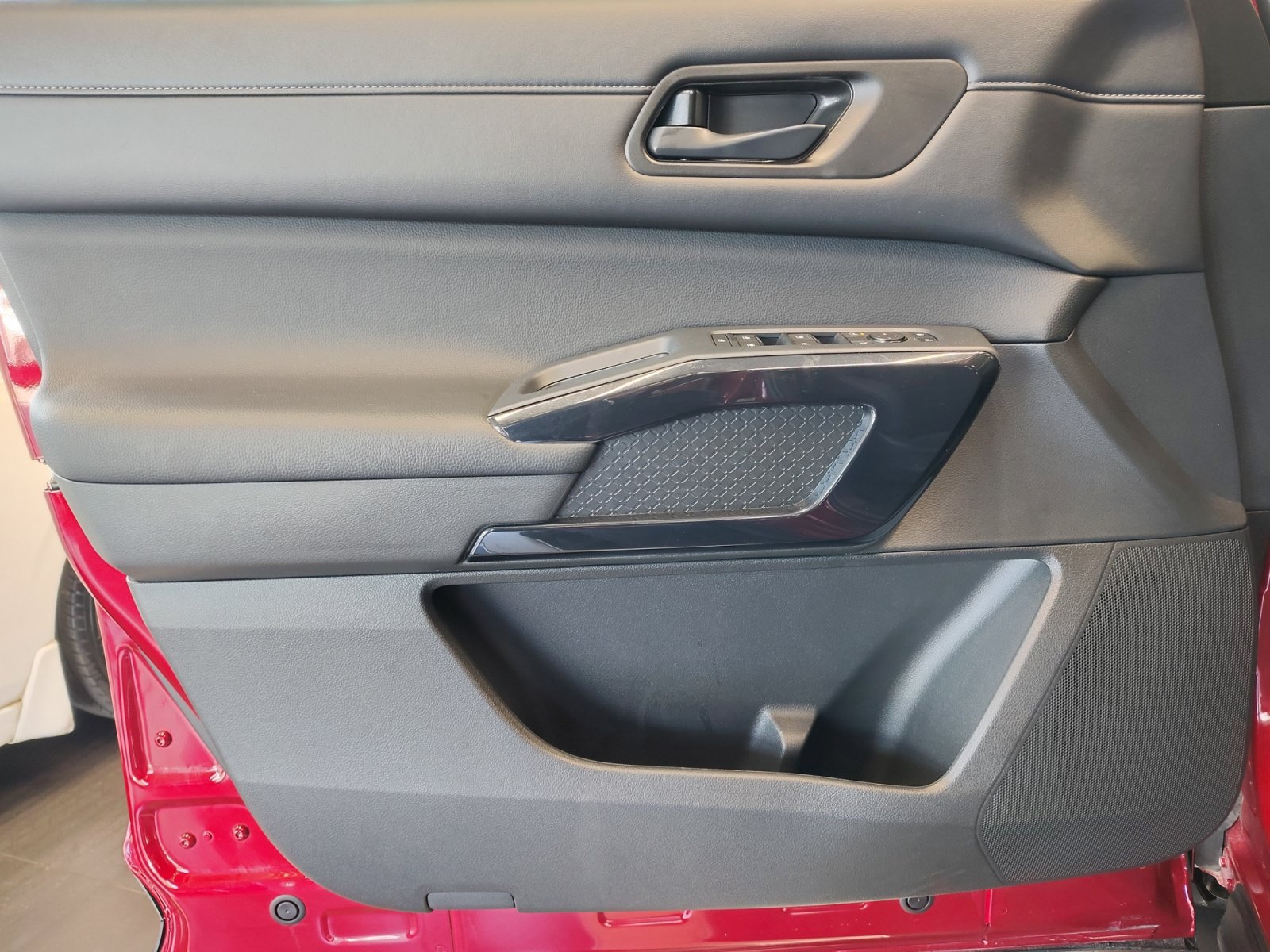 Certified 2026 Nissan Pathfinder SV FWD image 28