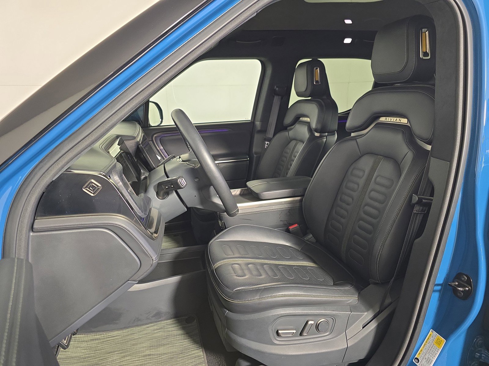 Used 2023 Rivian R1T Adventure image 20