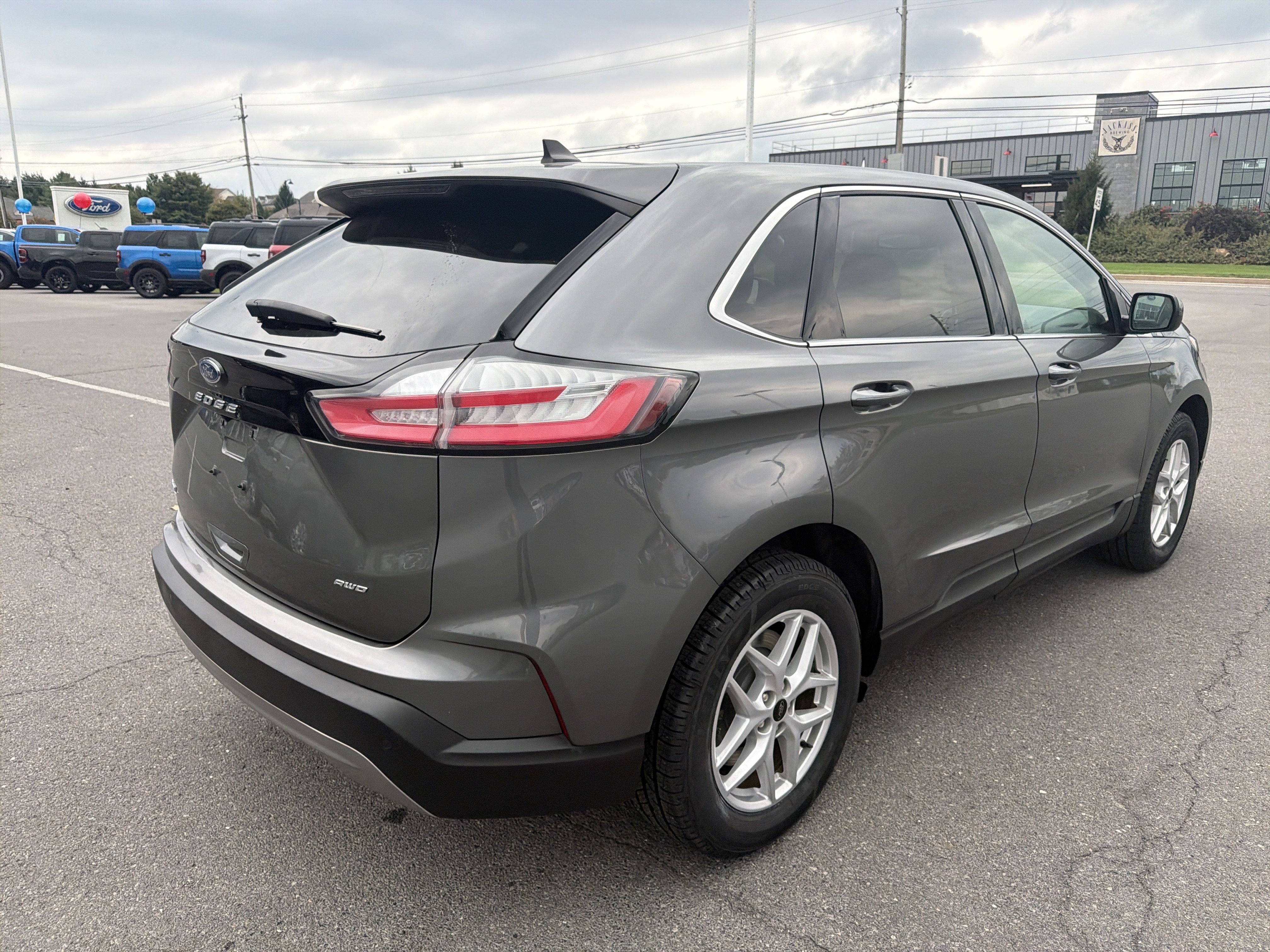 Used 2024 Ford Edge SEL AWD/4WD image 3