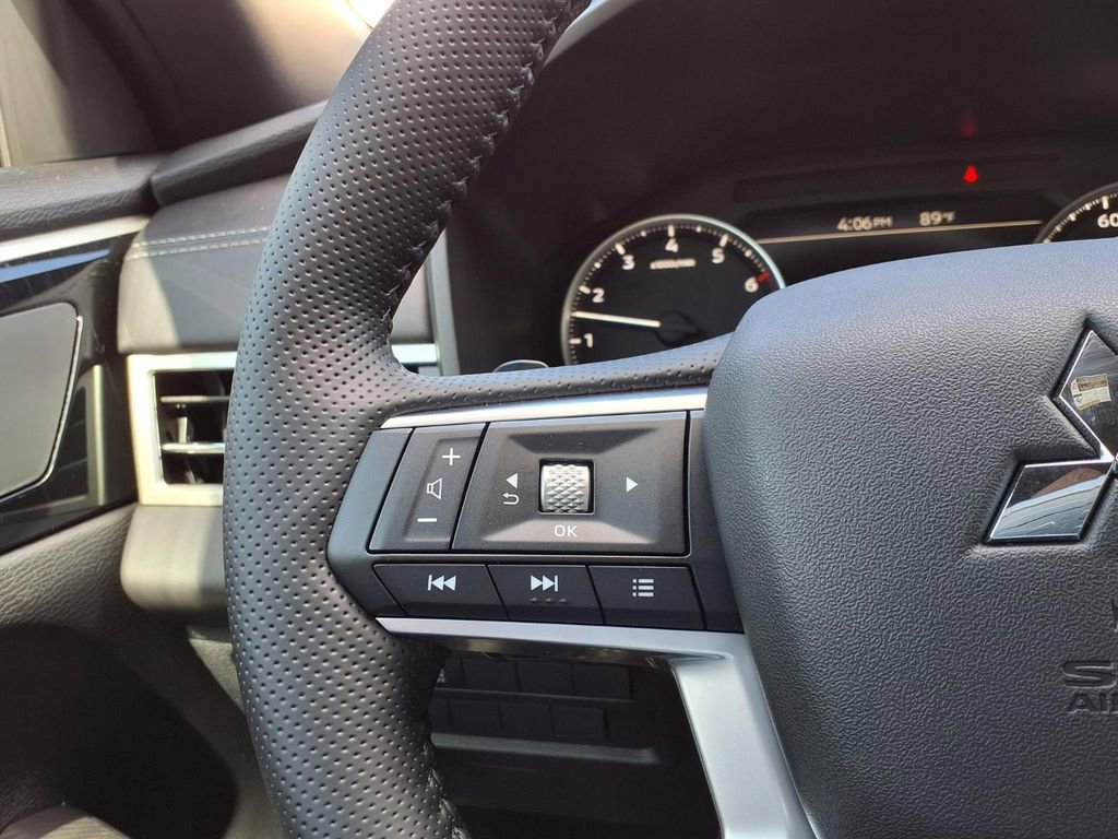 Used 2026 Mitsubishi Outlander LE FWD image 18