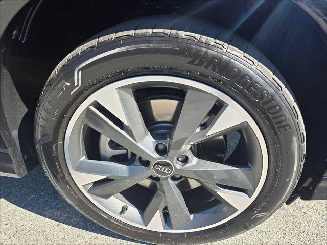 Used 2024 Audi Q4 e-tron Prestige image 9