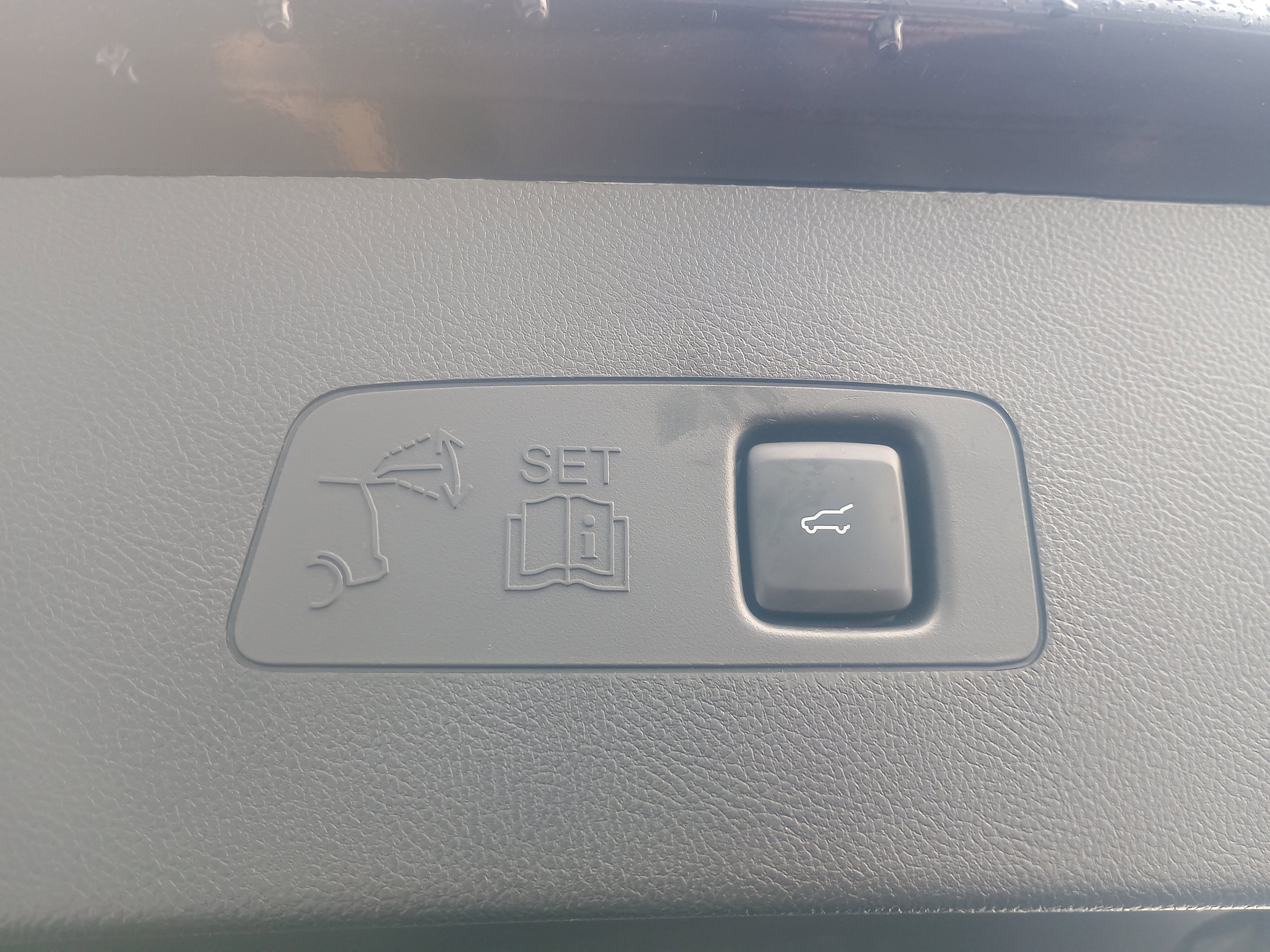 Used 2025 Lincoln Corsair AWD image 11