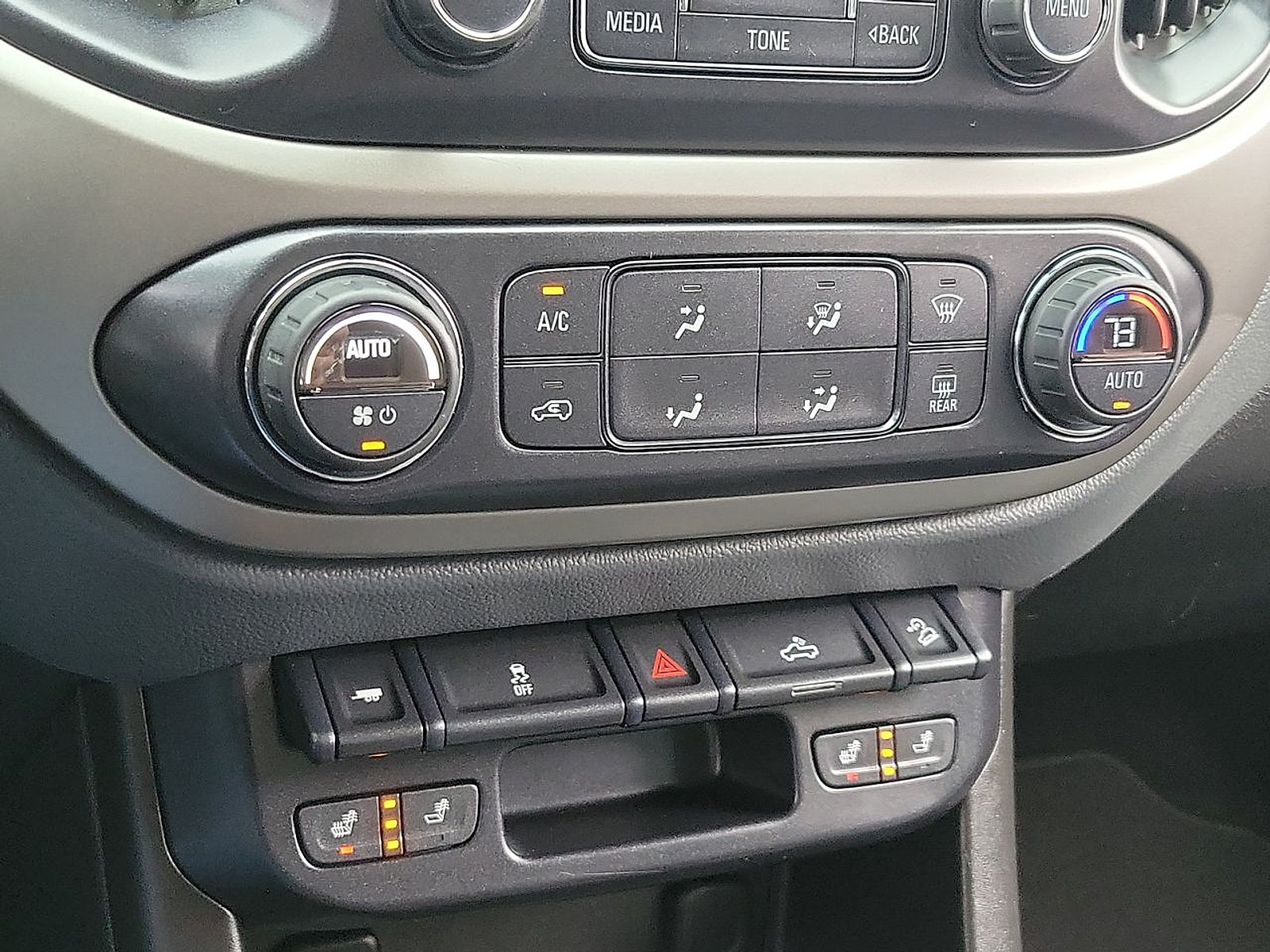 Used 2015 Chevrolet Colorado Z71 AWD/4WD image 18