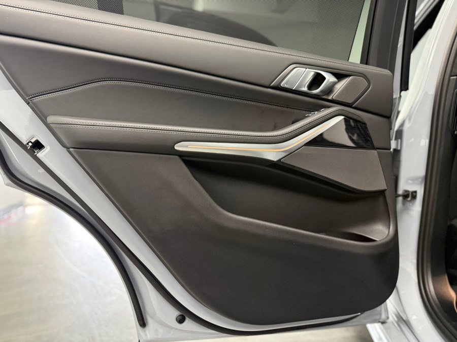 Used 2026 BMW X7 xDrive40i w/ Executive Package image 37
