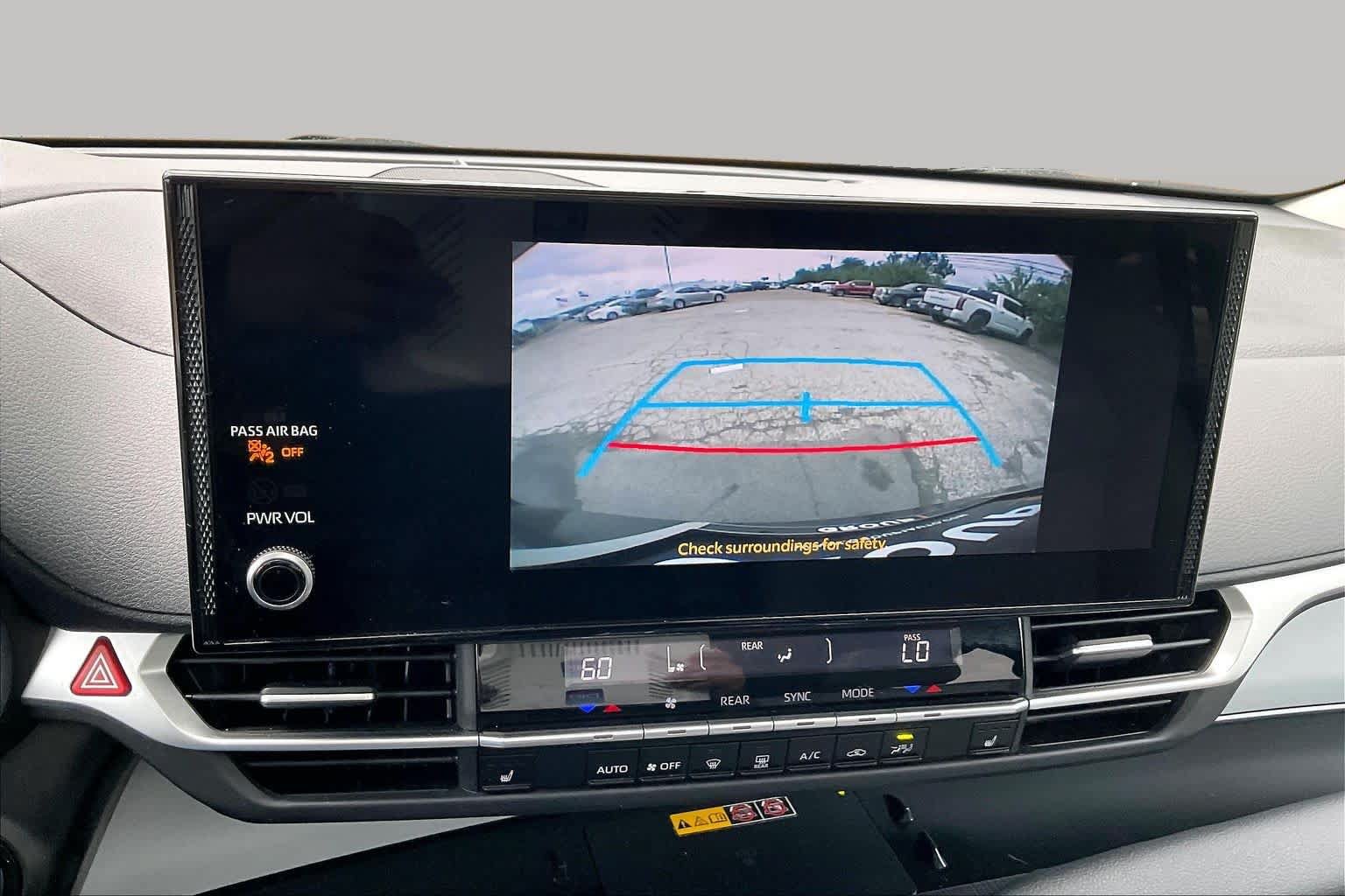 Used 2025 Toyota Sienna XLE FWD image 26