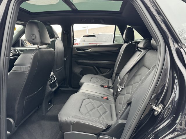 Used 2024 Volkswagen Atlas Cross Sport SE w/ Panoramic Sunroof Package image 15