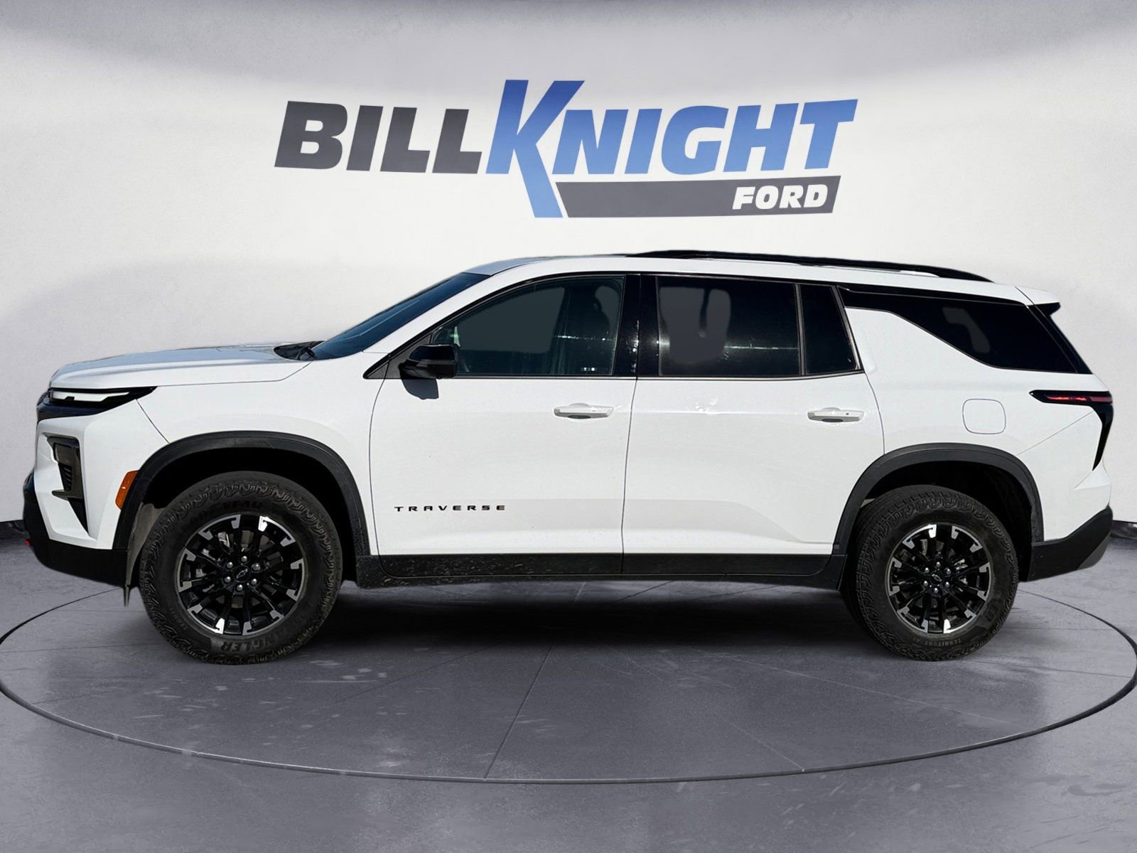 Used 2024 Chevrolet Traverse Z71 image 2