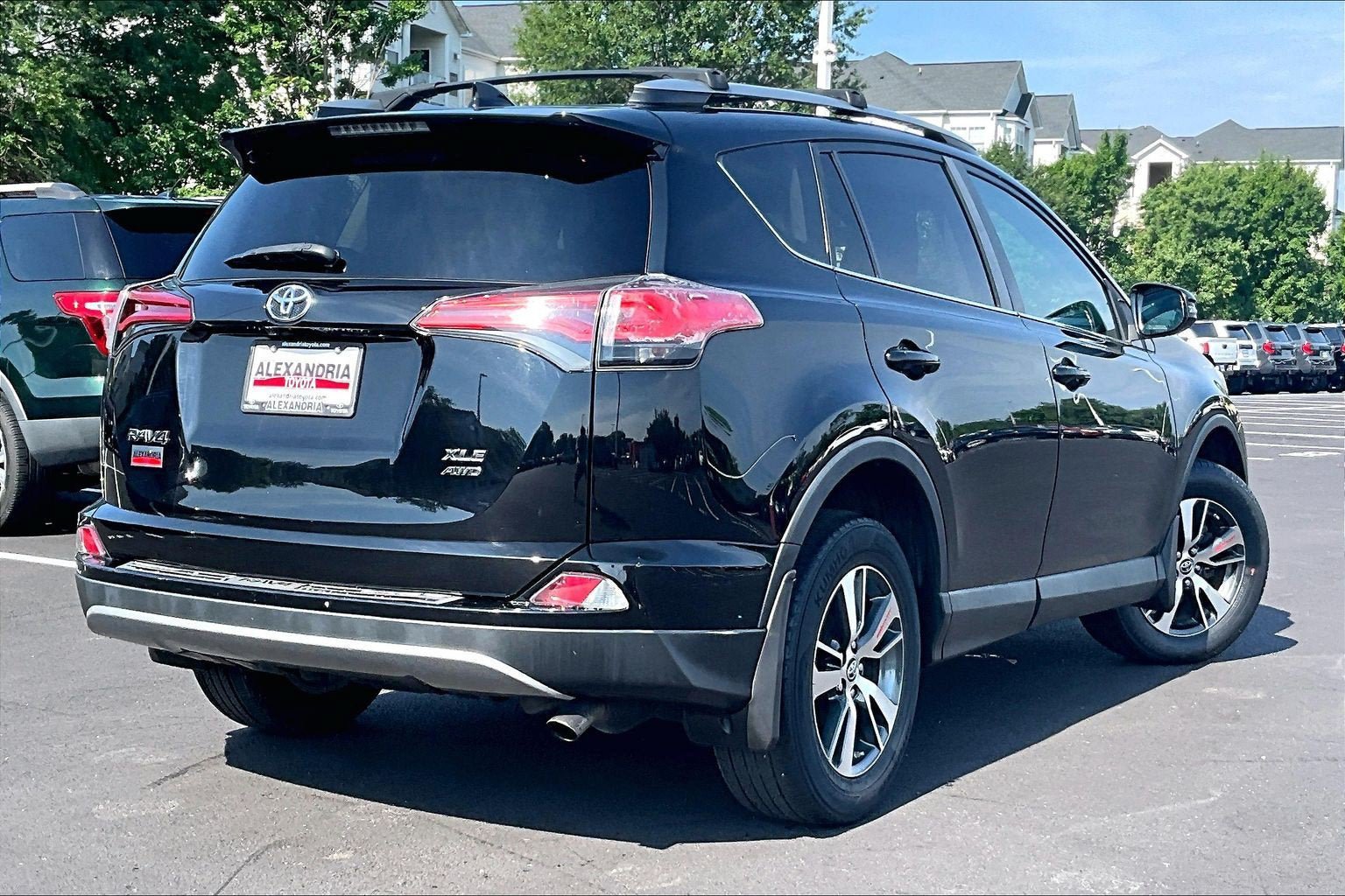 Used 2017 Toyota RAV4 XLE AWD/4WD image 12