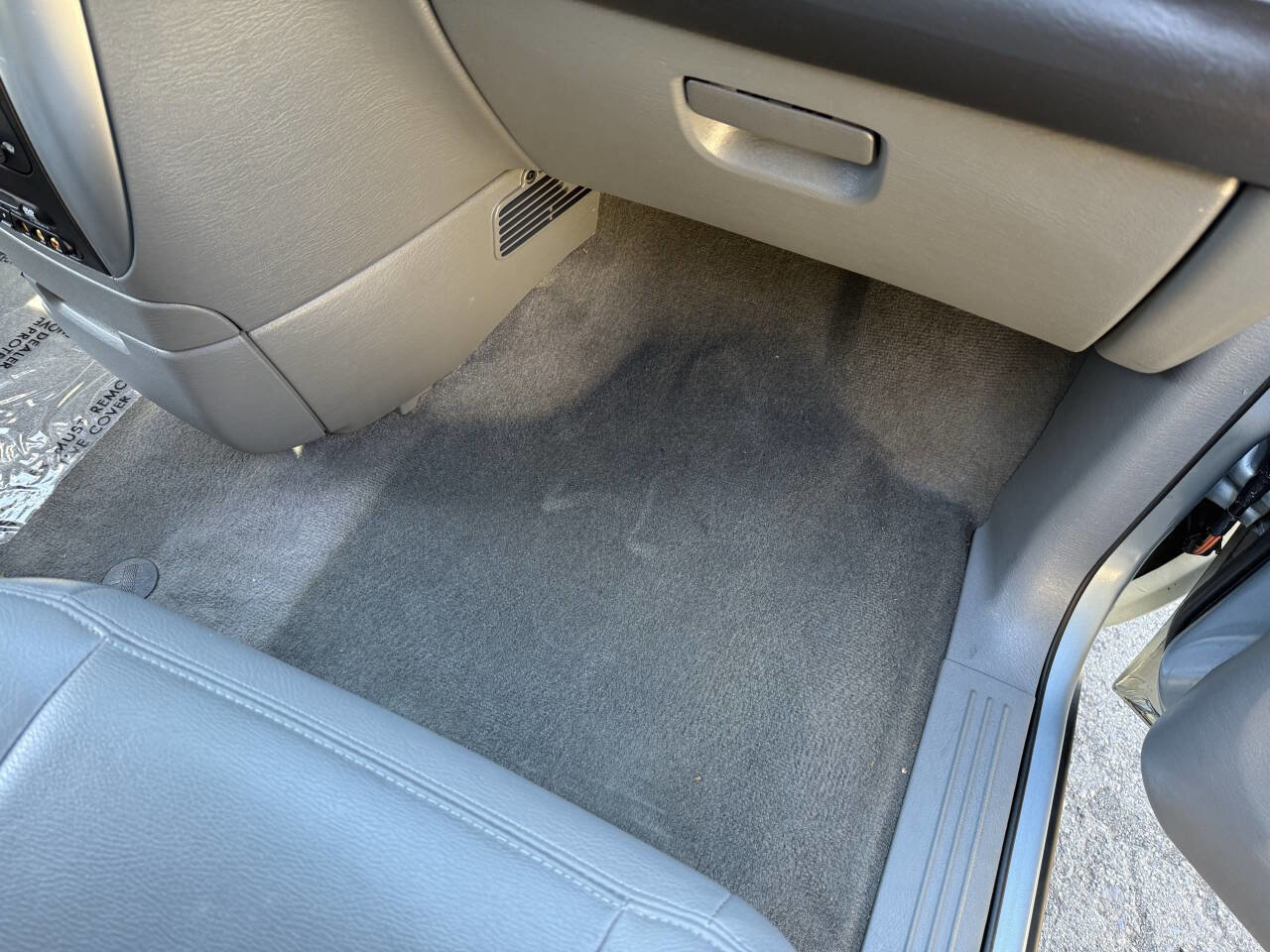 Used 2006 Chrysler Town & Country Touring image 91