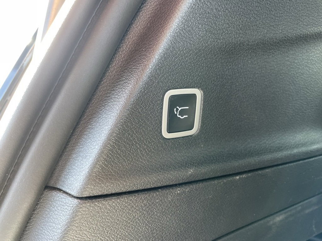 Used 2025 Chrysler Pacifica Limited image 35