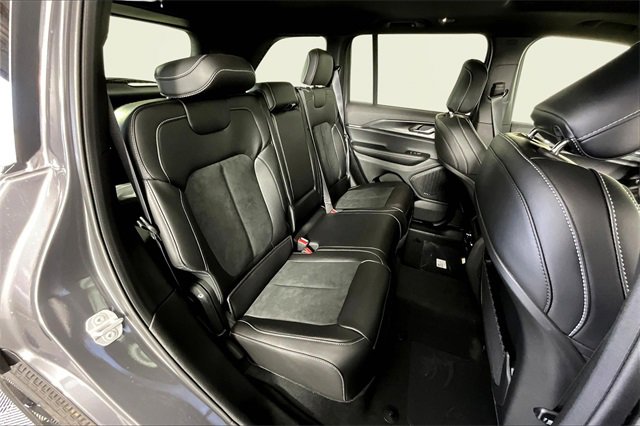 New 2025 Jeep Grand Cherokee Altitude image 11