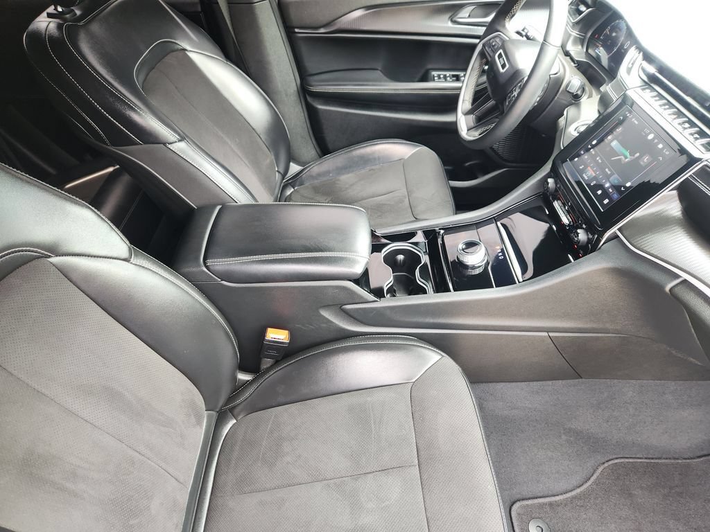 Used 2023 Jeep Grand Cherokee Altitude RWD image 15