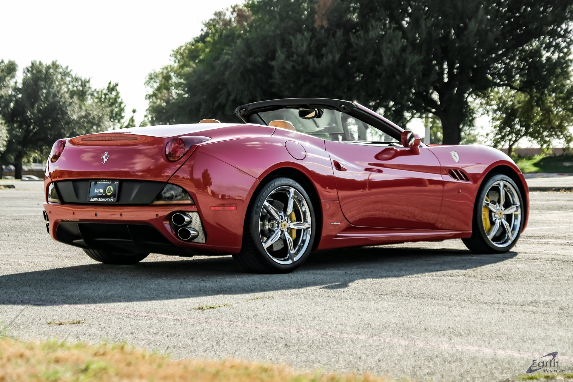 Used 2014 Ferrari California RWD image 19