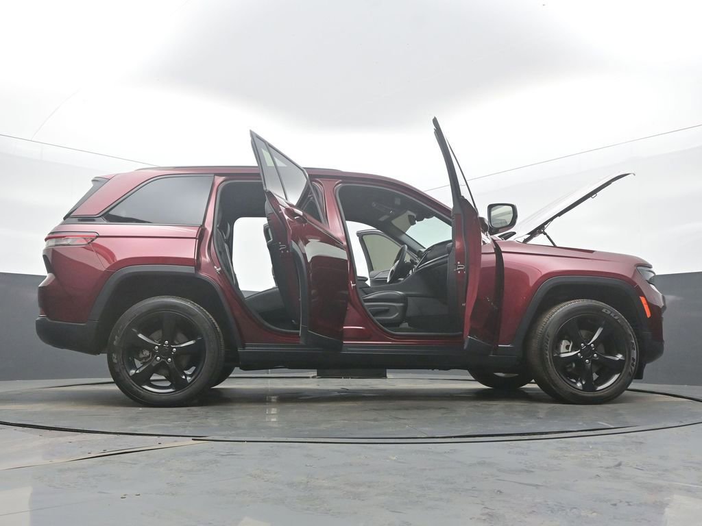 Used 2023 Jeep Grand Cherokee Altitude image 61