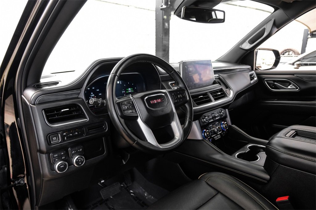 Used 2023 GMC Yukon XL SLT image 2