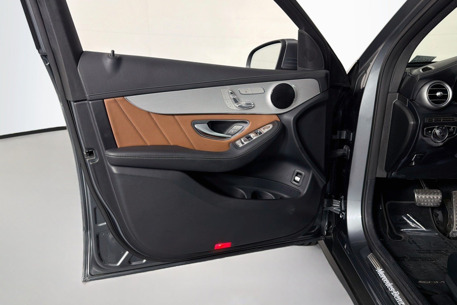 Used 2022 Mercedes-Benz GLC 300 4MATIC Coupe image 21