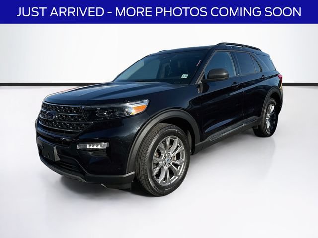 Used 2023 Ford Explorer XLT w/ Equipment Group 202A AWD/4WD image 3