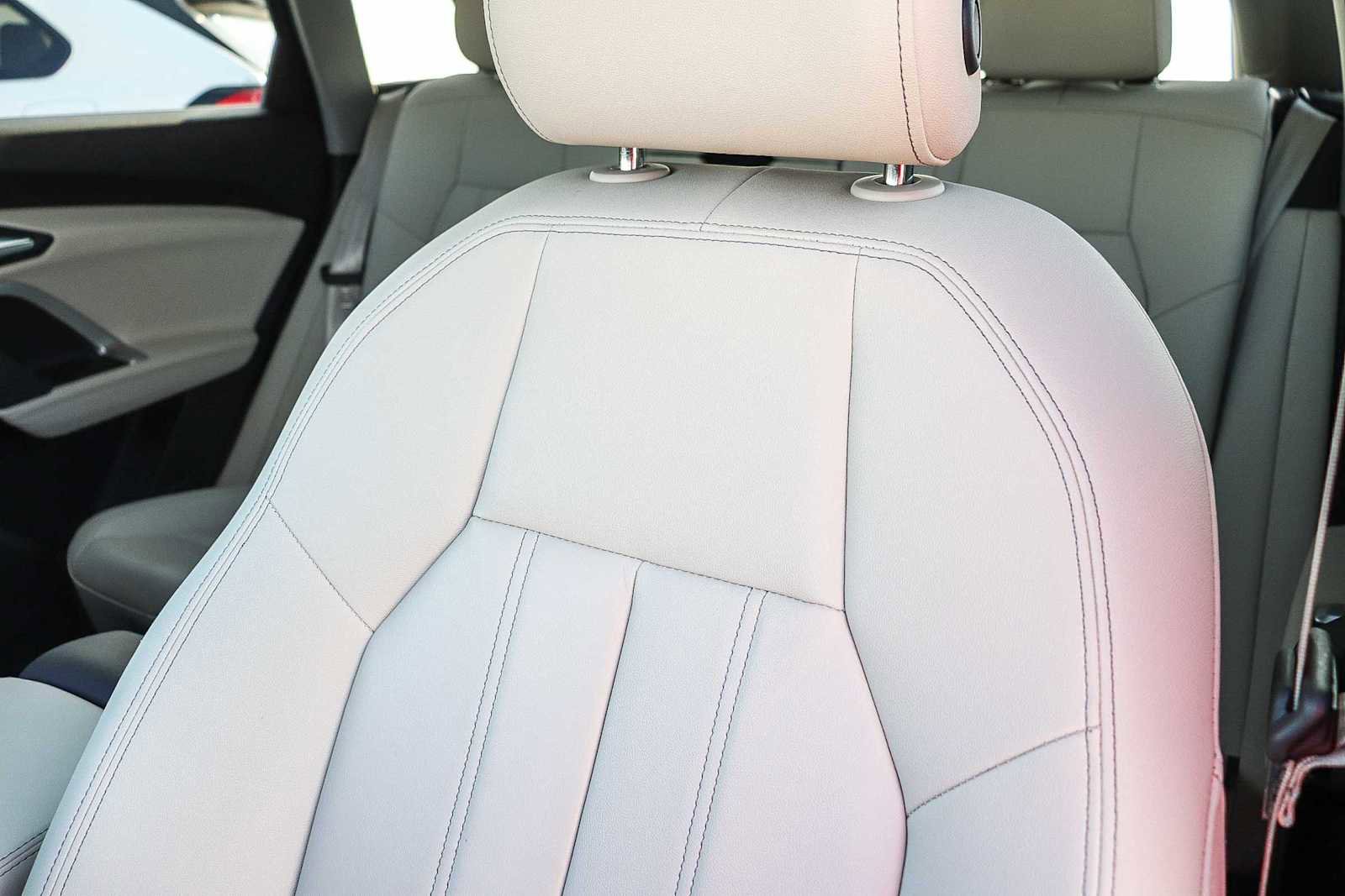 Used 2025 Audi Q5 Premium w/ Convenience Package image 32