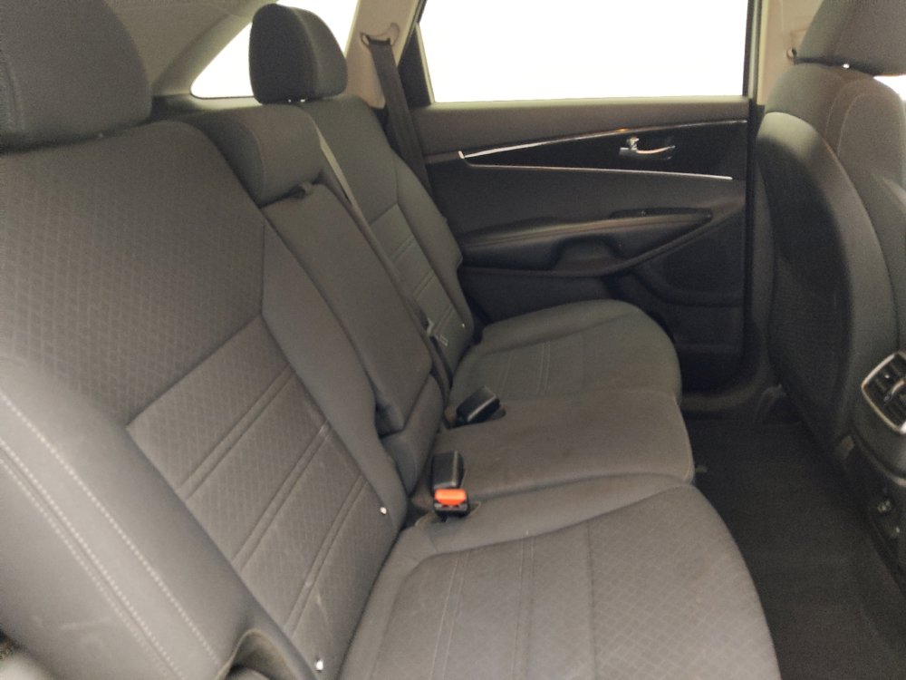 Used 2018 Kia Sorento LX image 19
