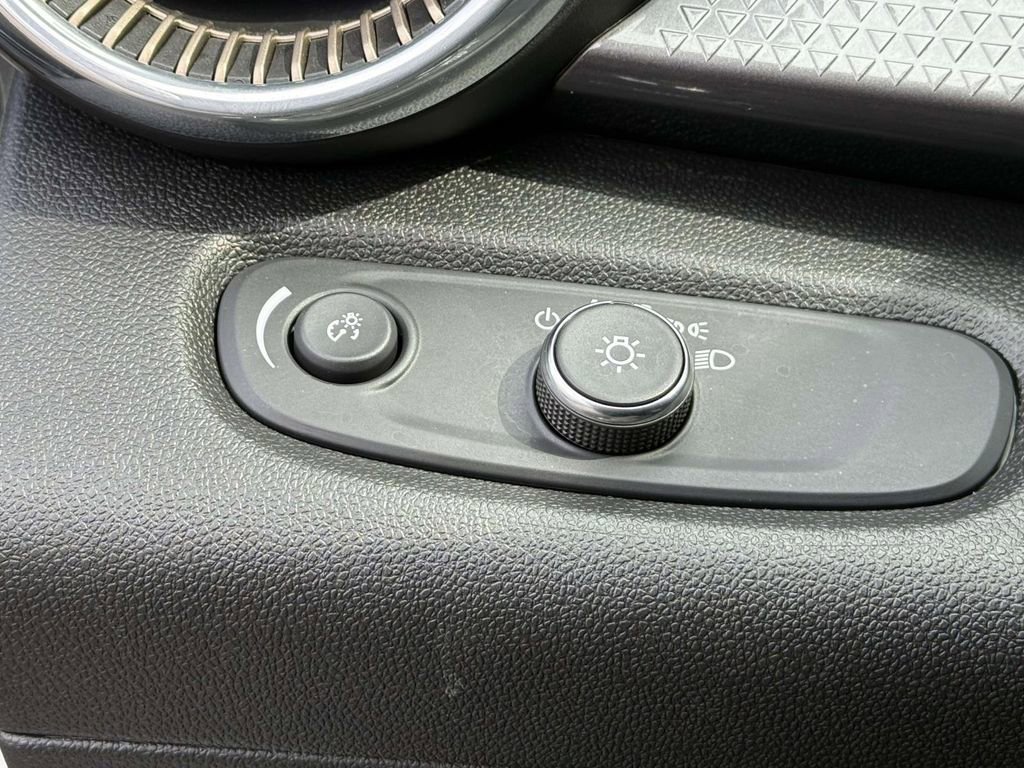 Used 2024 Chevrolet Trax ACTIV w/ Sunroof Package image 28